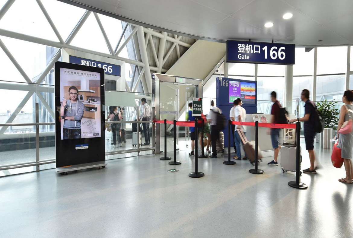 成都双流机场T2国内出发刷屏广告