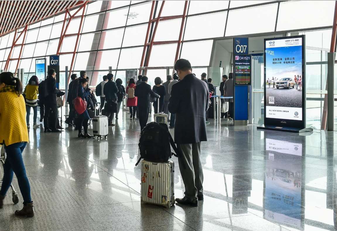 北京首都机场T3国内出发刷屏机广告