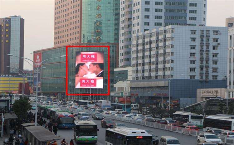 武汉广埠屯电脑大世界LED大屏广告报价