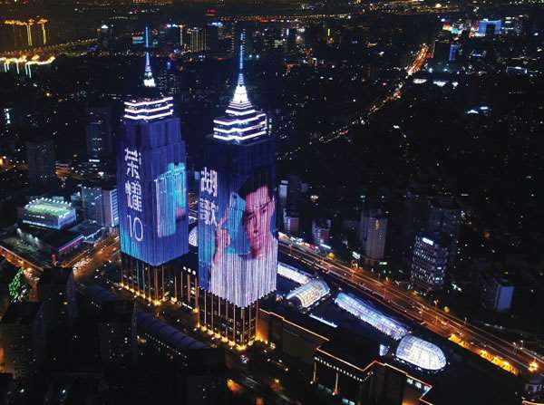 上海环球双塔墙身广告