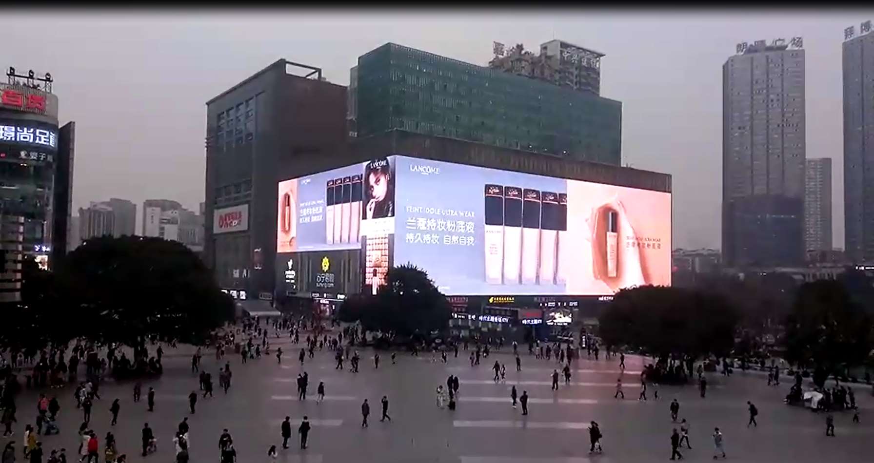 重庆观音桥亚洲第一屏广告案例