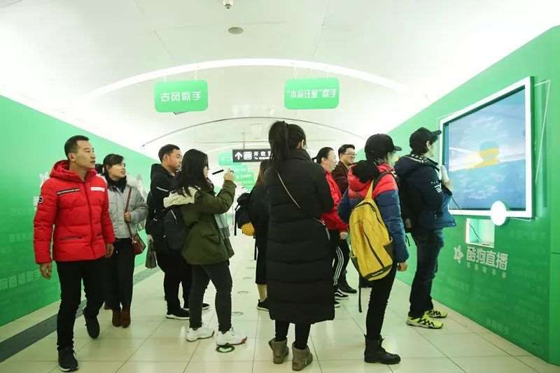 地铁场景营销广告