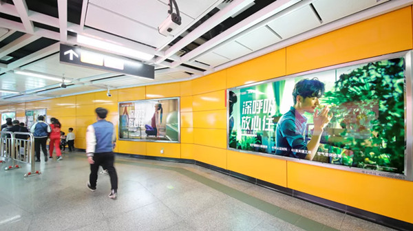 广州地铁3号线天河客运站站台3连封灯箱广告