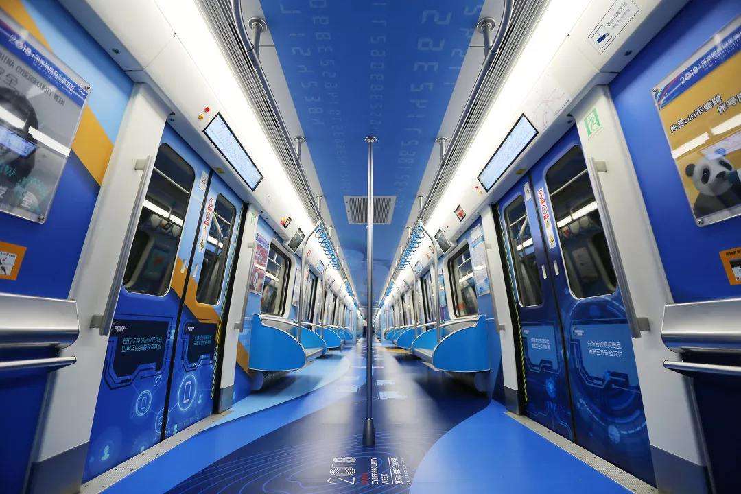 地铁品牌列车广告