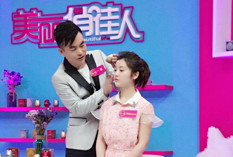 美丽俏佳人如何成为美妆品牌的首选植入广告栏