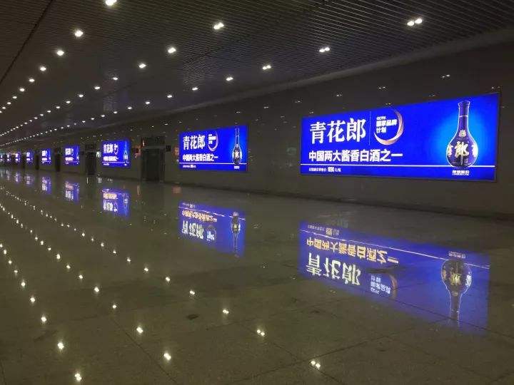 在高铁站灯箱做广告有什么效果