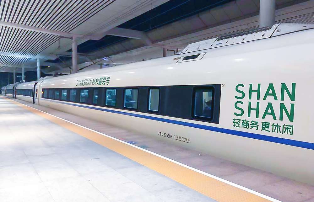 高铁列车大冠名
